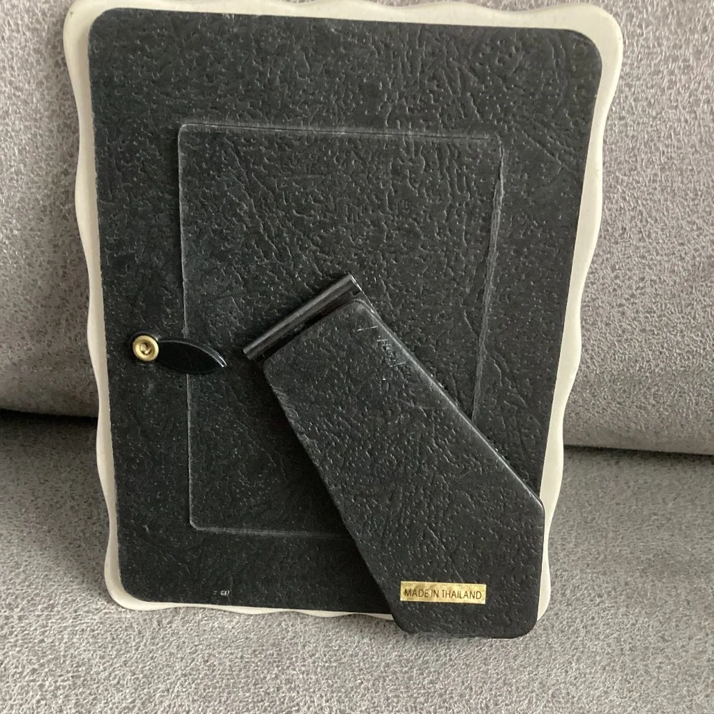 Irish Ivy standing ceramic frame like new